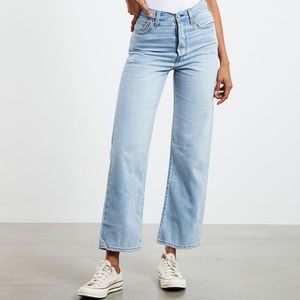 Levi’s Ribcage Straight Ankle in Light Indigo (Ojai Shore)